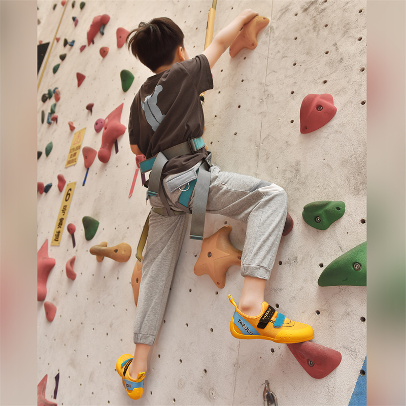 أحذية تسلق الصخور للأولاد والب - مراجعة Sports Equipment For Boys وسعره