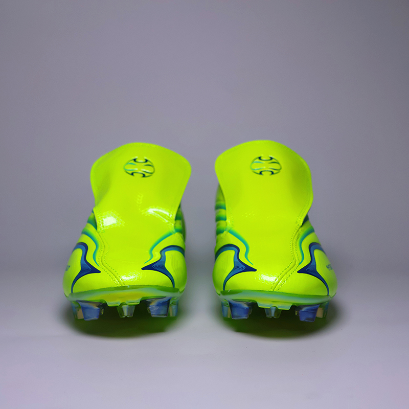 أحذية كرة قدم احترافية للرجال  - مراجعة Sports Equipment For Boys وسعره